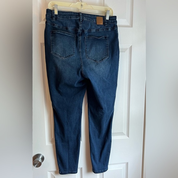 Eloquii - Classic Fit Sculpting Skinny Jean (Used) - Picture 4 of 8